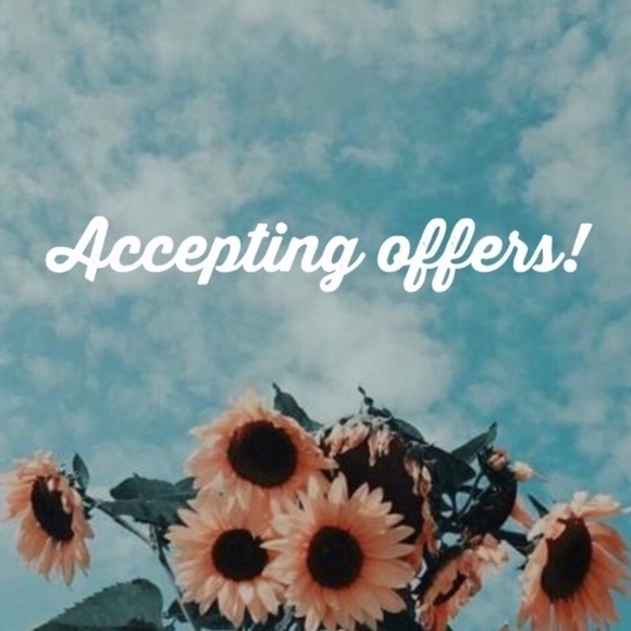 CLOSET CLEAR OUT! 1000+ items! - Picture 1 of 3